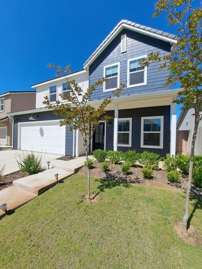 911 Blue Oak Lane W