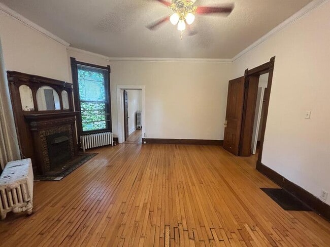 Building Photo - 319 N Pinckney St Unit 1 Rental