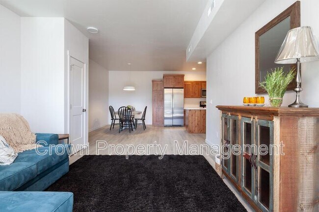 Photo - 202 Sawyer Ln