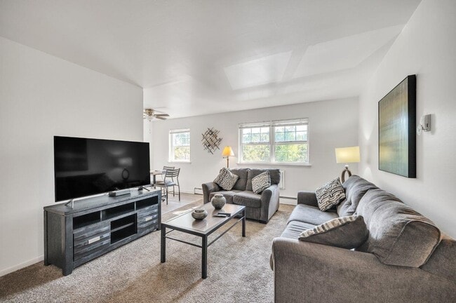 Carlwynne Manor Apartment Homes