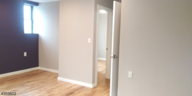 Photo - 293 Hawthorne Ave Unit 3F