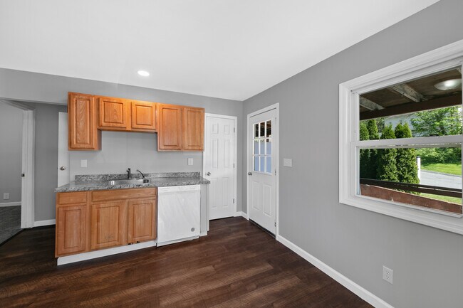 24-26-26 Malta Ave Unit 24 Up