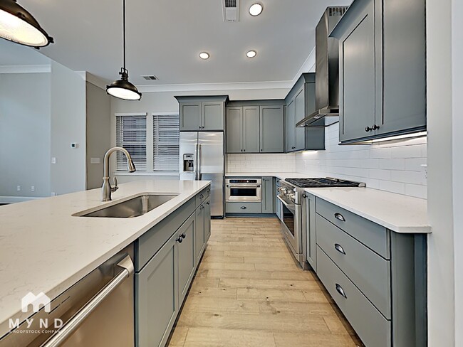 Photo - 576 Broadview Pl NE