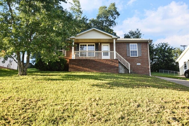Building Photo - Pet Friendly Three Bedroon! Rental