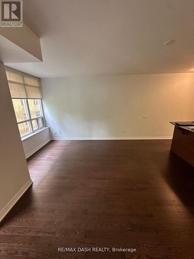 Photo - 60 St Clair Ave W Unité 207