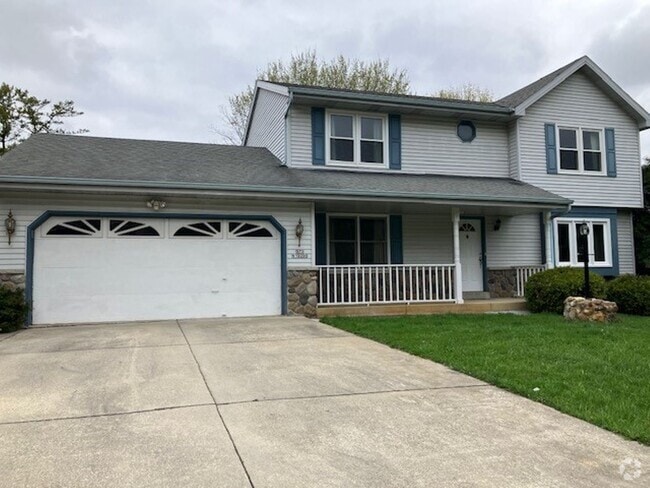 Building Photo - Spacious 4 bedroom, 2.5 Bath Two Story Home