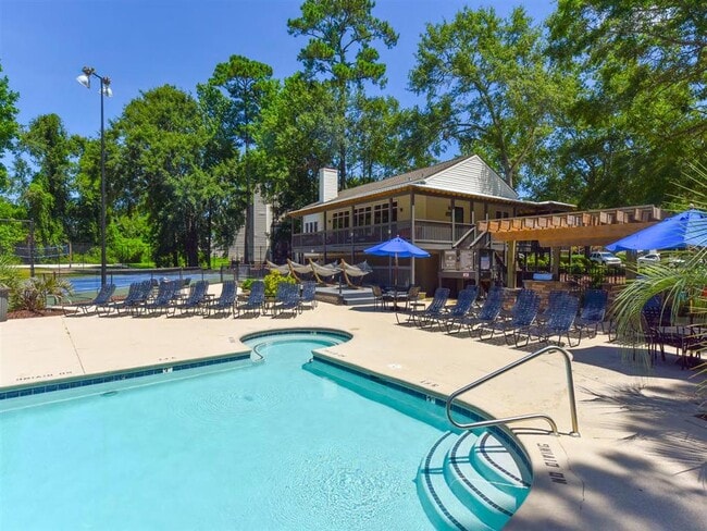 Swimming Pool - The Willow Apartments