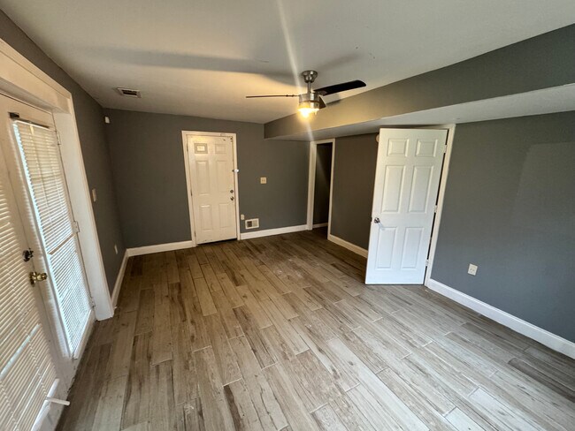 Photo - Room in House on Cedar Hurst Trail