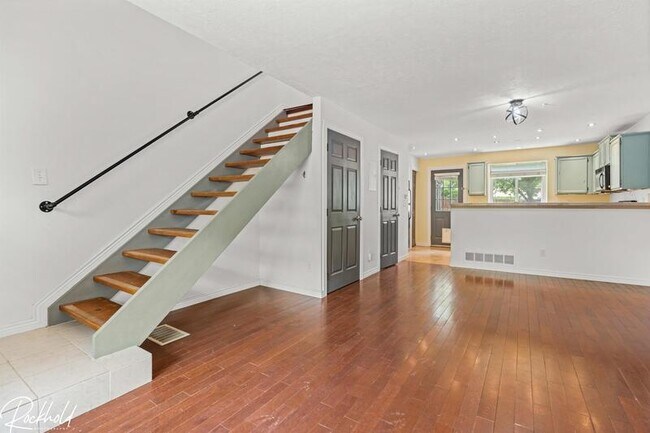 Photo - 1253 S Flower Cir