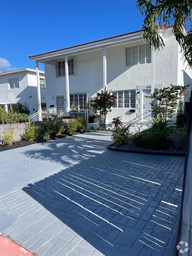 Building Photo - 660 86th St Rental