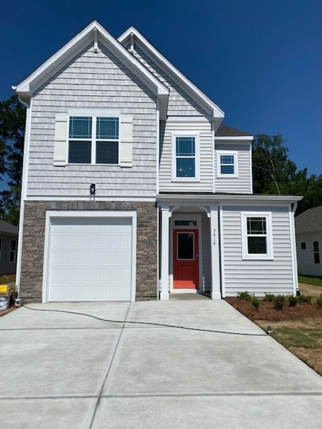 Building Photo - Brand new 3 bedroom 2.5 bath home in Leland