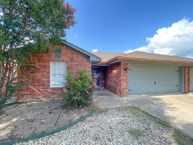 Photo - 10145 Valencia Dr