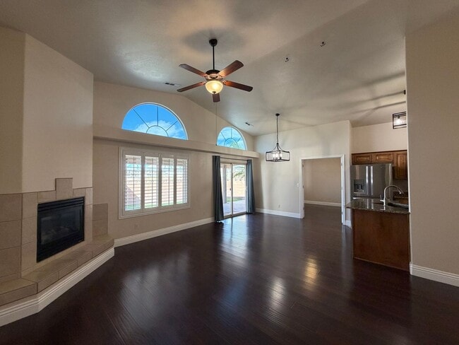 923 Rolling Hills Rd