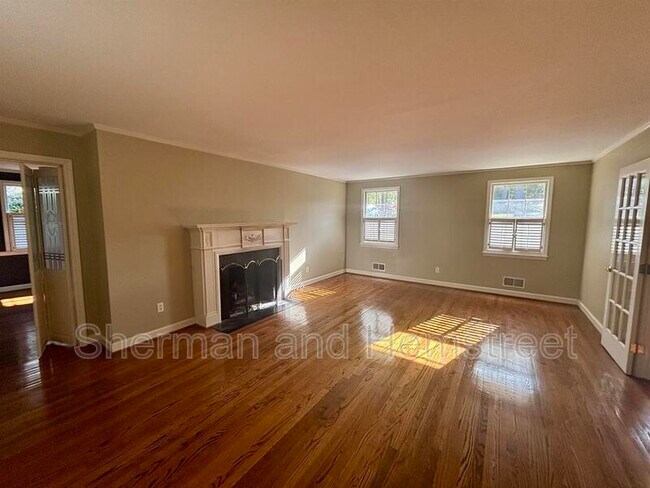 Photo - 807 Barrett Ln