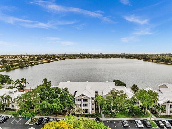 Photo - 2841 N Oakland Forest Dr Unit 211