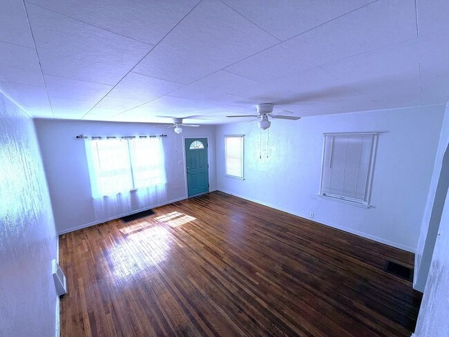 Photo - 1315-1317 E 4th St Unit 1315