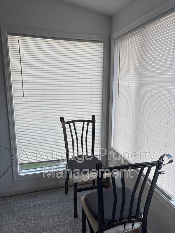 Photo - 146 SW Cottage St