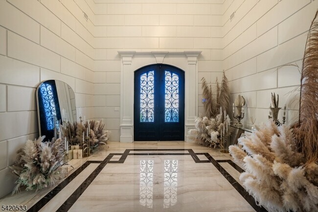 Photo - 6 Deer Trail Rd