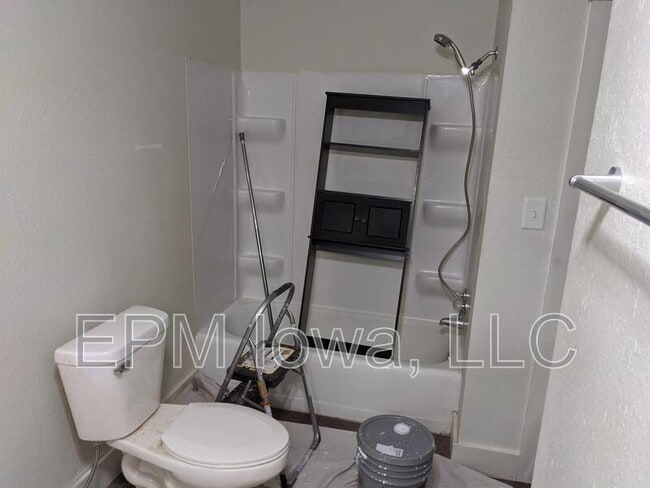 Photo - 609 1st St W