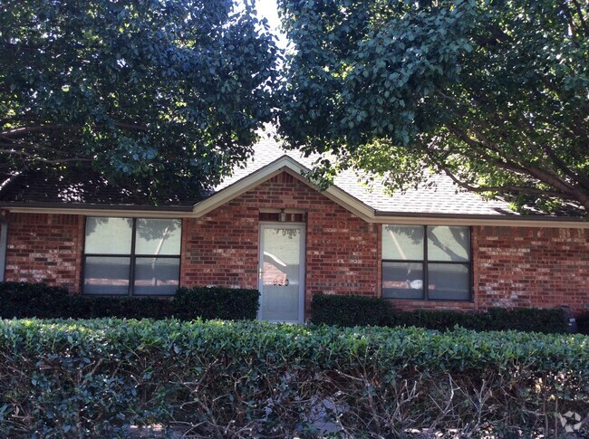 Building Photo - Home Sweet Townhome