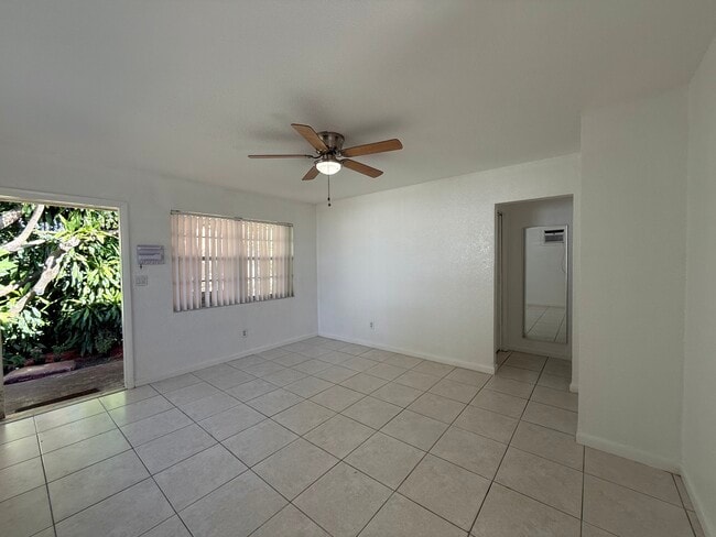 Living room - 2515 McKinley St Unit Rear