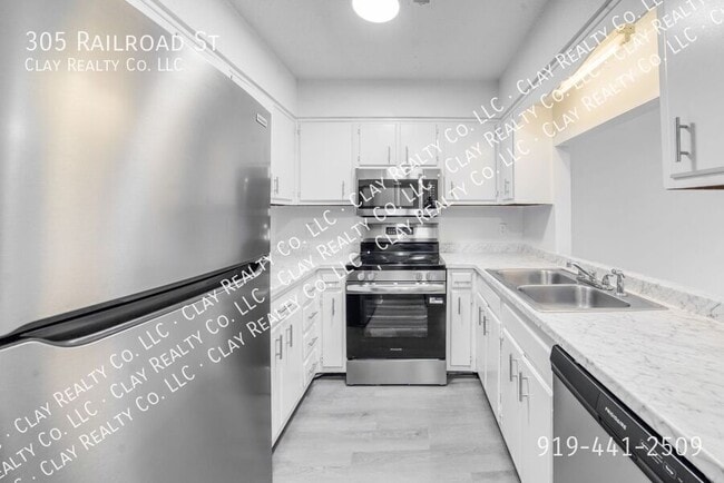 Photo - 305 Railroad St