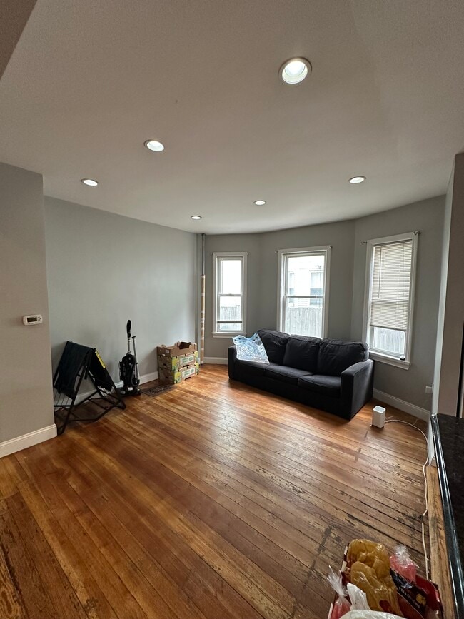 Photo - 8 Montfern Ave