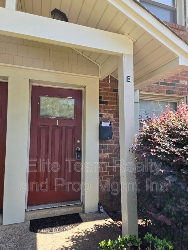 Photo - 1207 Green Oaks Ln Unidad E