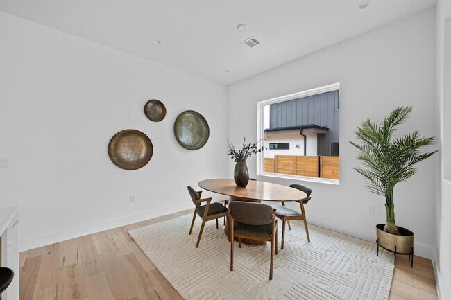 Photo - 1409 Valleyridge Dr Unit B