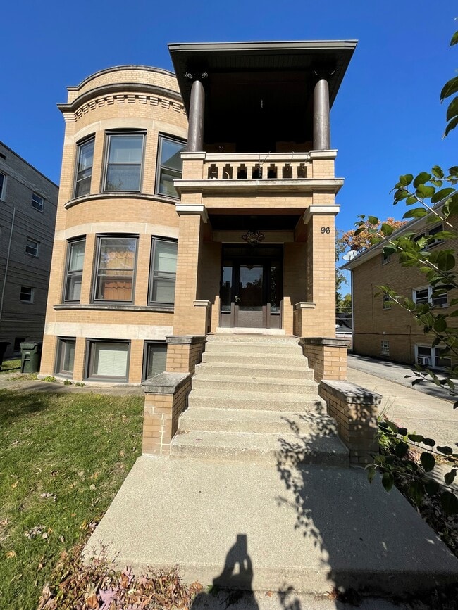 Building Photo - 96 Pine Ave Unit 1