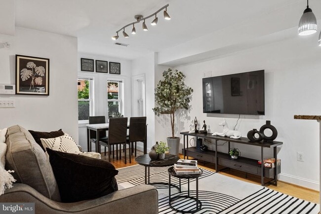 Building Photo - 18 N St NW Rental