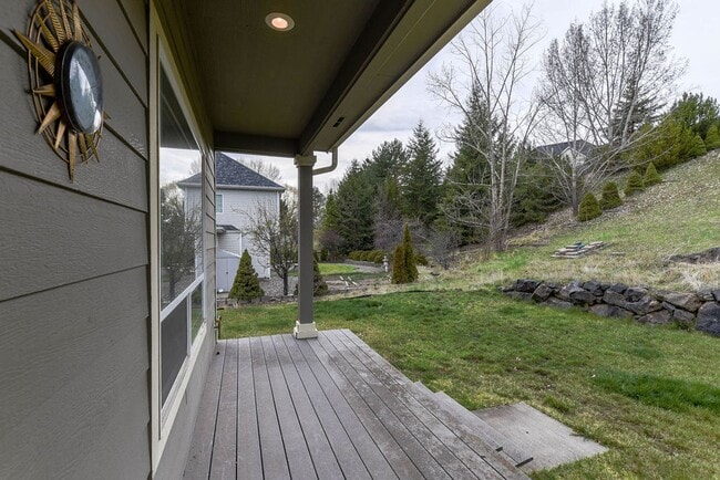 Photo - Beautiful 3 bed/2.5 bath single family hom...