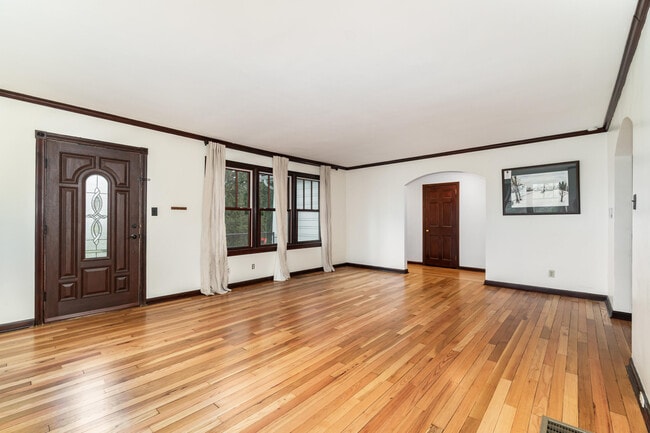 Photo - 508 Farrell Dr House