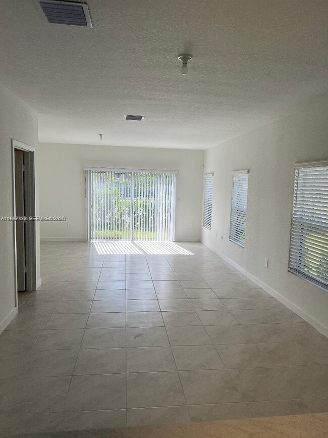 Photo - 334 NE 1st St