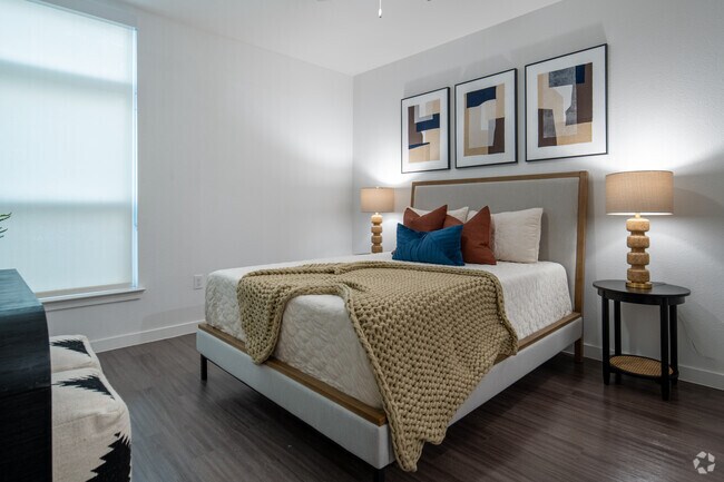 1BR, 1BA - 785SF - Bedroom
