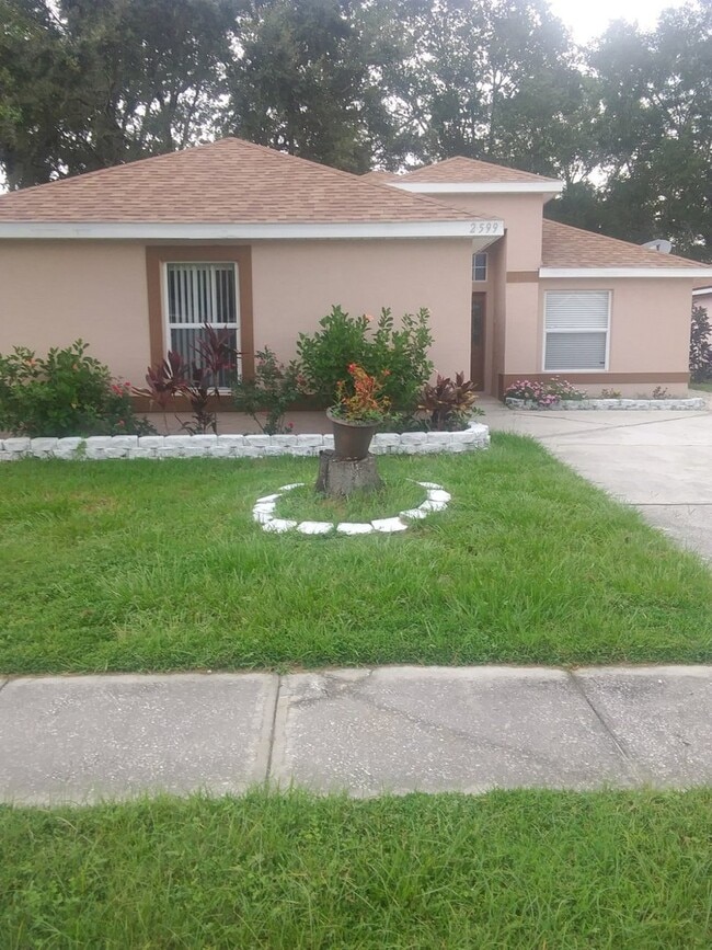 Building Photo - Single Family 3 bedroom, 2 bathroom home i...