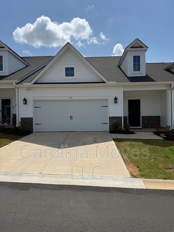 Building Photo - 717 Isleworth Ln