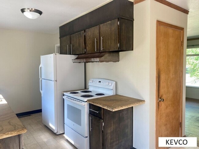 Photo - Home with Tons of Space!!