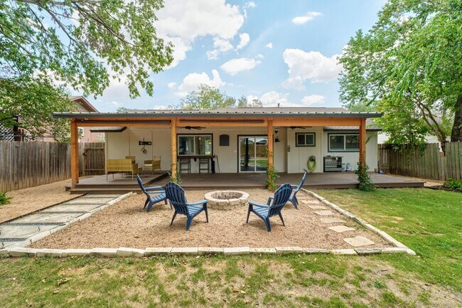 7404 Lunar Dr