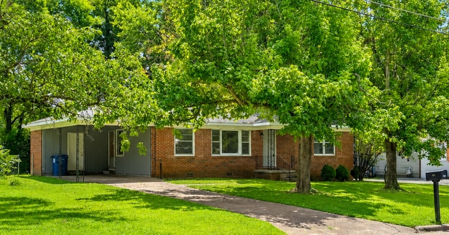 Building Photo - 602 Austin Dr NW