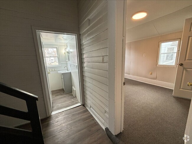 Building Photo - 808 W Walnut St Unit 1 Rental
