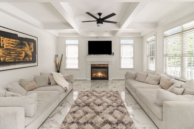 Photo - 1012 W Kensington Cir