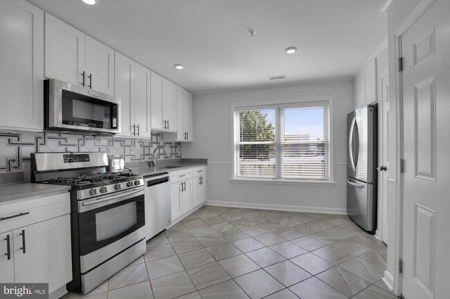 Building Photo - 2971 Amber St Unit 2