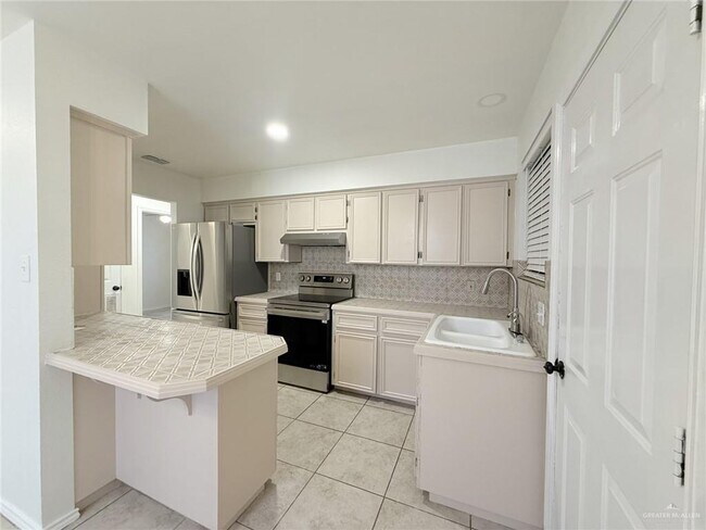 41 Cornell Ave
