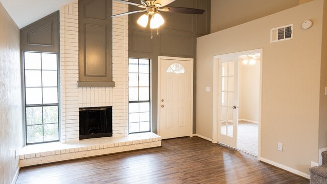 Photo - 17 Regency Ln