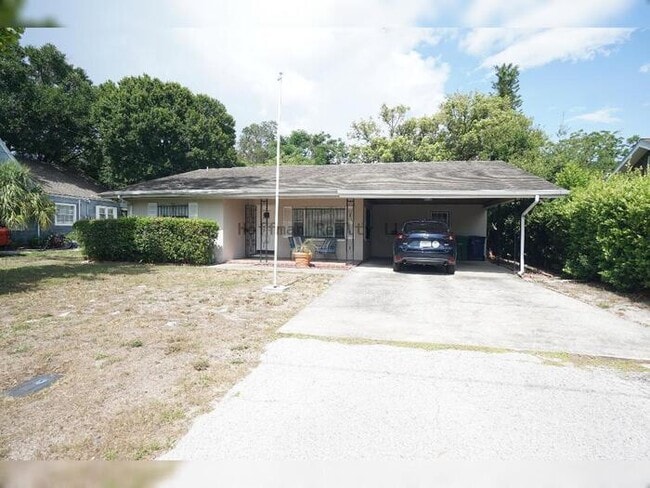 Building Photo - Central Tampa Gem Near UT- Modern Finishes & Prime Location