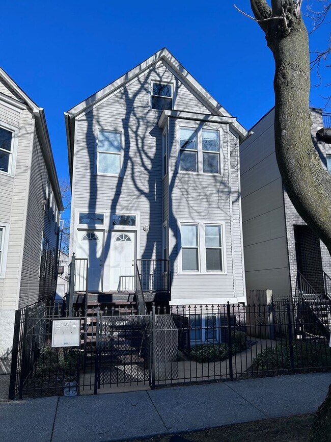 Building Photo - 1819 N Washtenaw Ave Unit 1st Floor