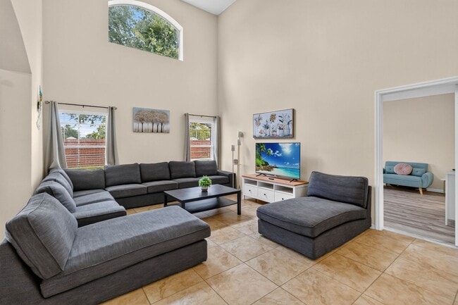 Photo - 1550 Casterton Cir