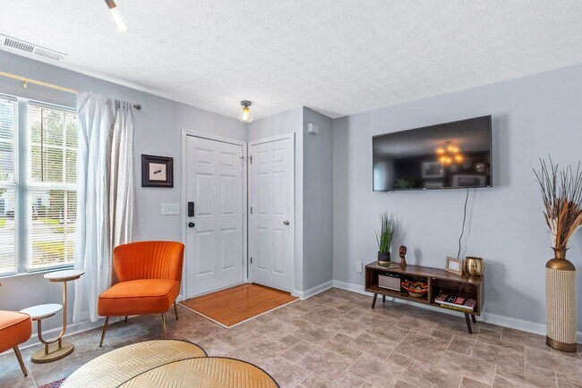 Photo - 1327 Hollenbeck Ln