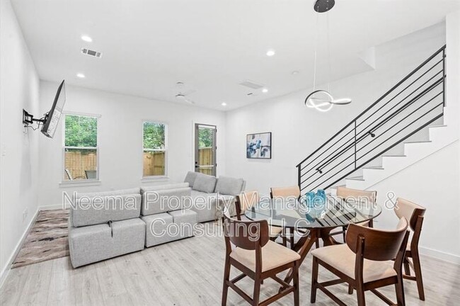 Photo - 6829 Cadillac St